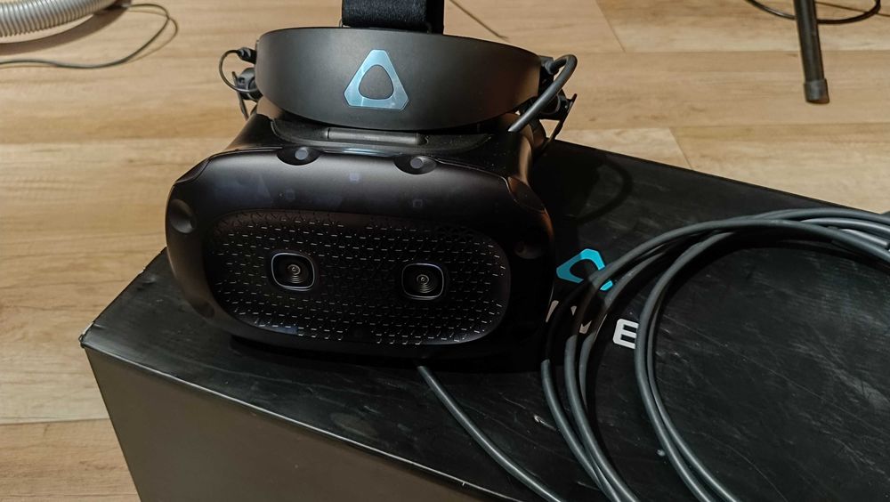 HTC VIVE Cosmos Elite Gogle VR cały zestaw + statywy + ochraniacze