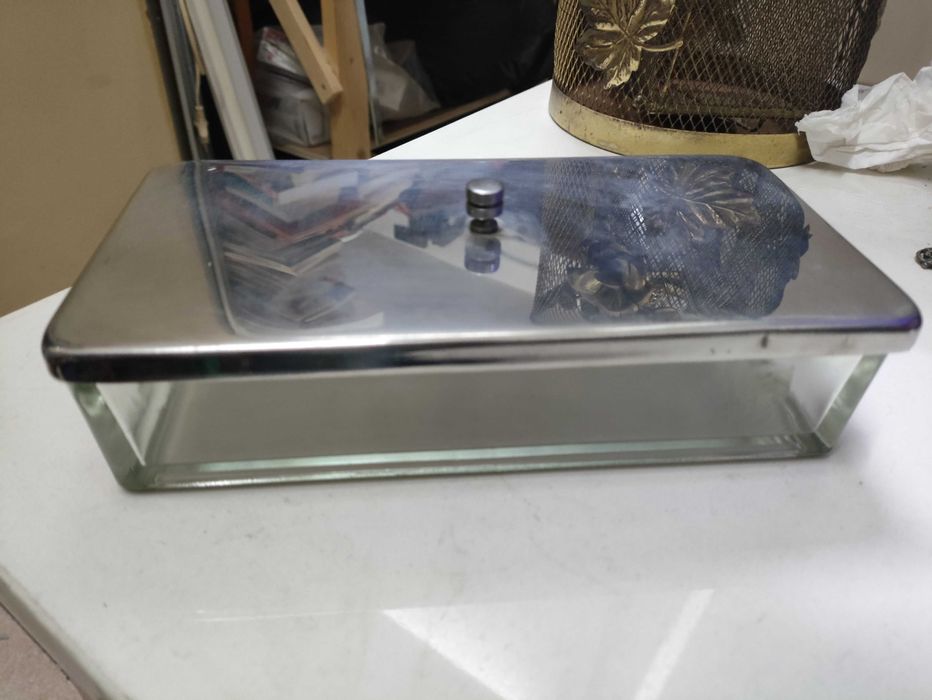 Antiga caixa de instrumentos Medicos de vidro com tampa de inox