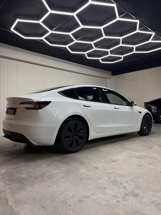 Tesla Model 3 Sr Highland