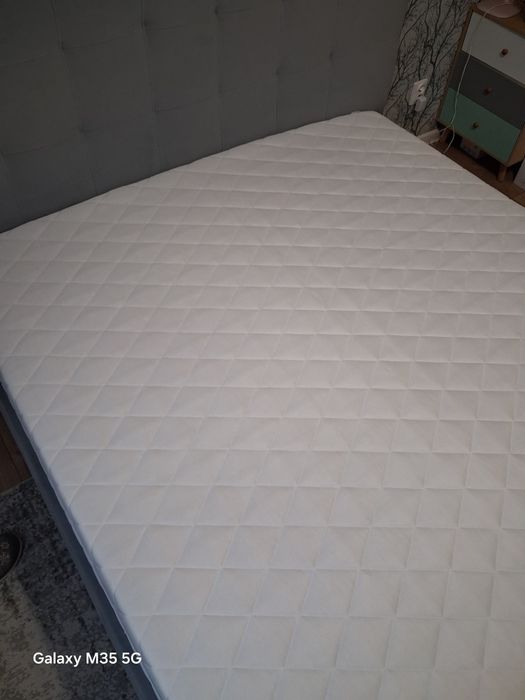 Łóżko małżeńskie