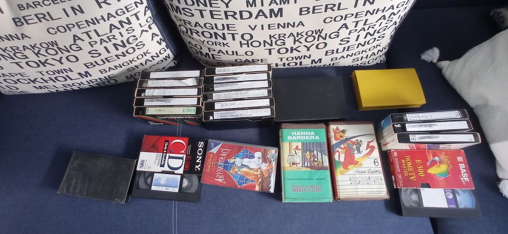 22 kasety VHS z filmami i bajkami