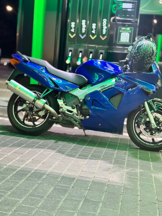 Продам мотоцикл  Honda VFR800