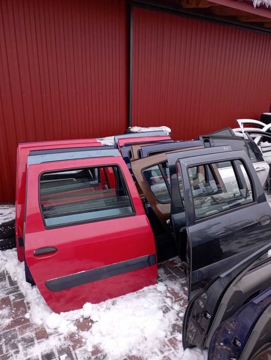 Дверь задняя пасажирская правая / левая Renault Dacia Logan