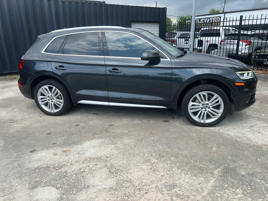 Audi Q5      2020