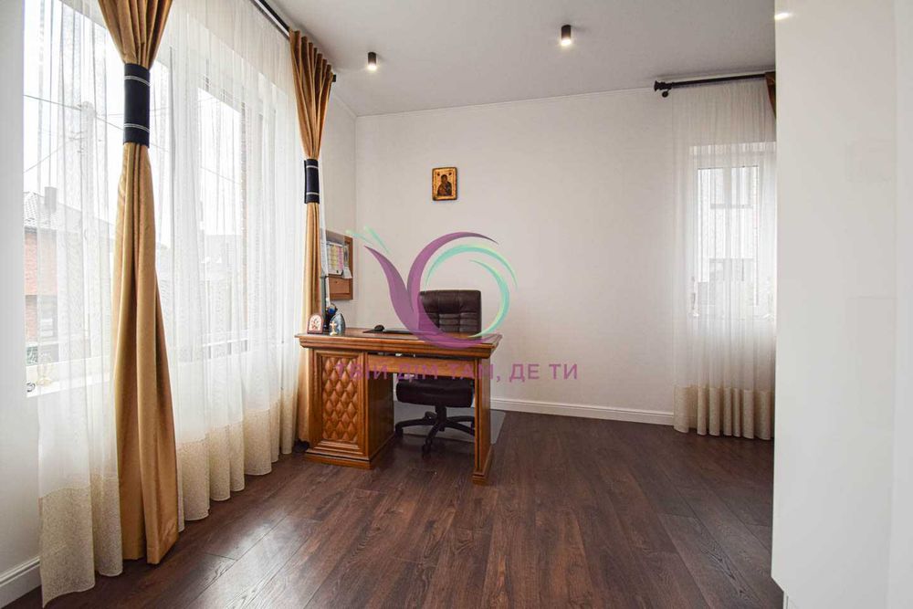 5-к. будинок 176 м2 з власним подвір’ям за вул. Гузара