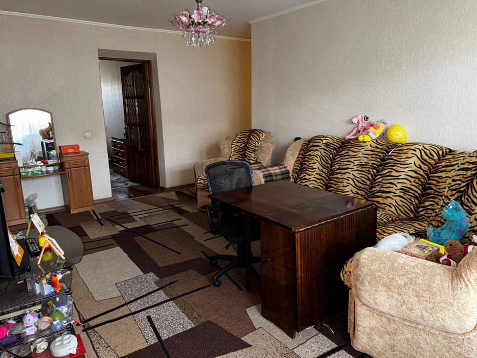 Продам 3-кімнатна квартира з меблями, технікою та автономним опаленням