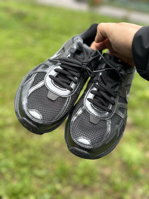 Кросівки NIKE V2K RUN FD0736 001/38.5,40,41,42.5,44,44.5в наявності