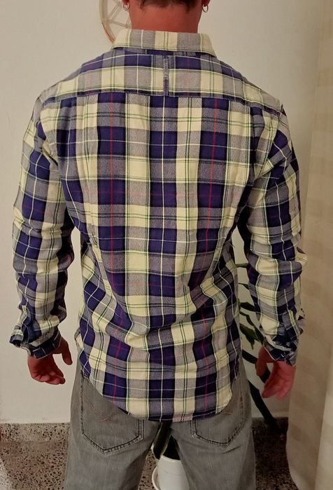 Camisa Primavera/Outuno
Marca: Elemento
Tamanho: L

Camisa com alguns