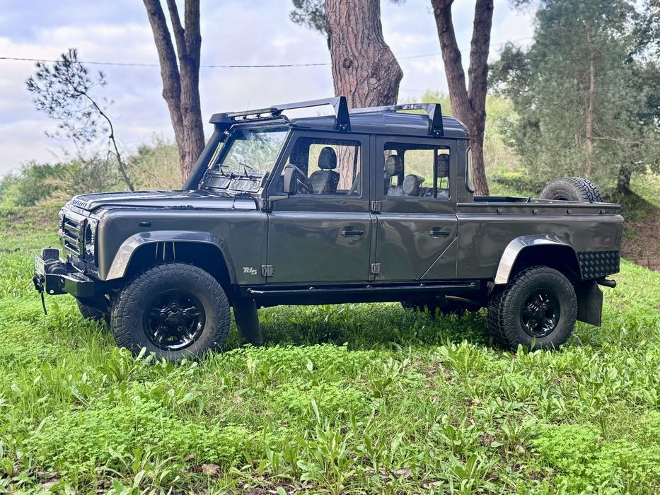 Land Rover Defender 130  TD5 SVO