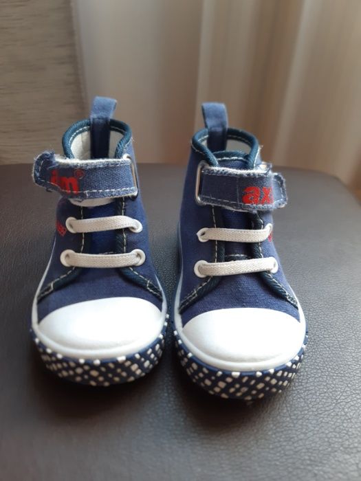 Buciki chłopięce trampki r.19