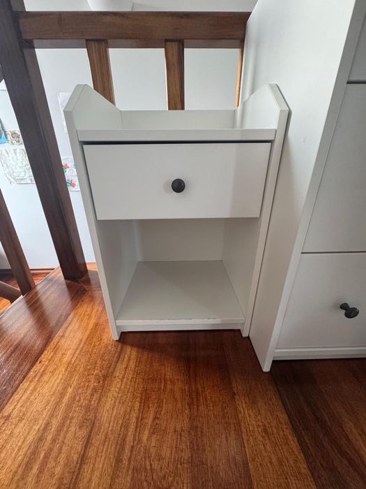 Vendo 2 mesas de cabeceira Hauga