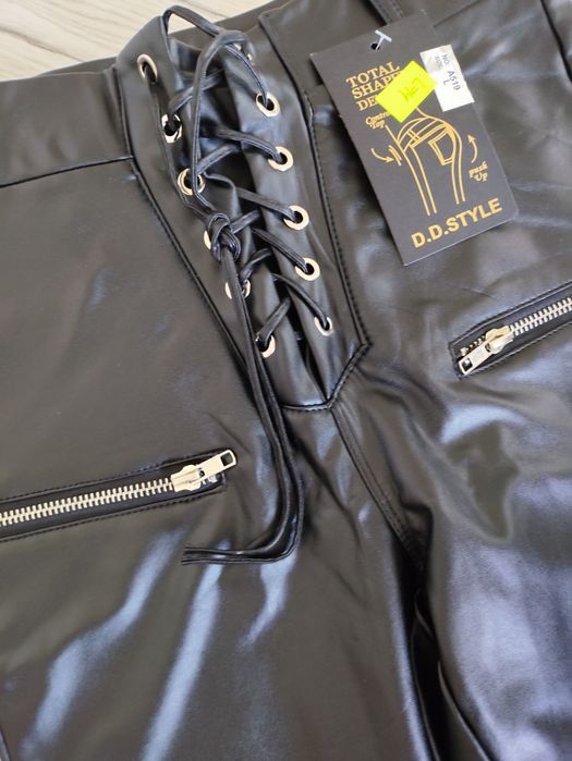 Czarne spodnie woskowane wiązane M