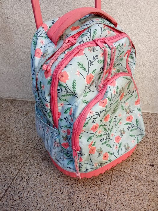 Mochila com Rodinhas Floral – Feminina e Espaçosa