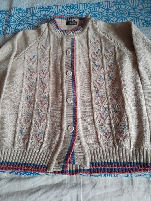 Белое платье и кофта на девочку.