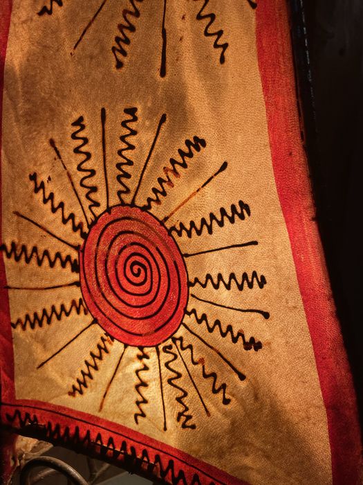 Skórzana wyszywana lampa stojąca Marokańska