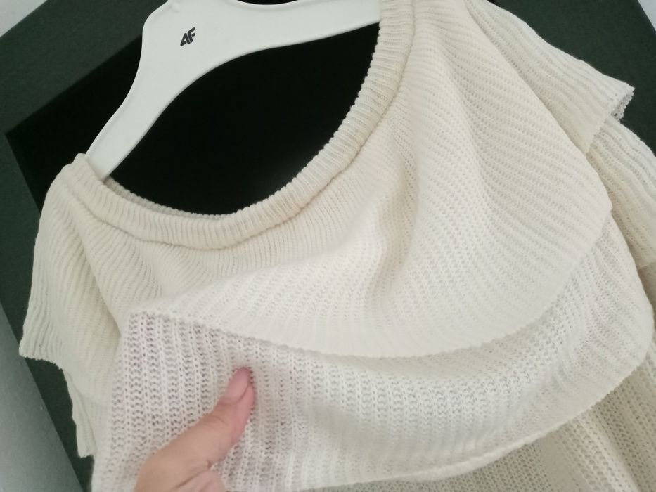 Miękki śmietankowy sweter SHEIN 2XL z falbankami