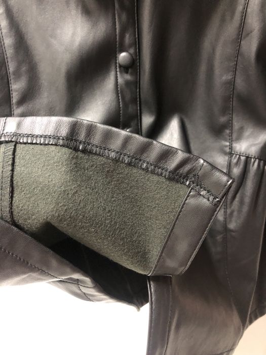 Стильний жакет з екошкіри.