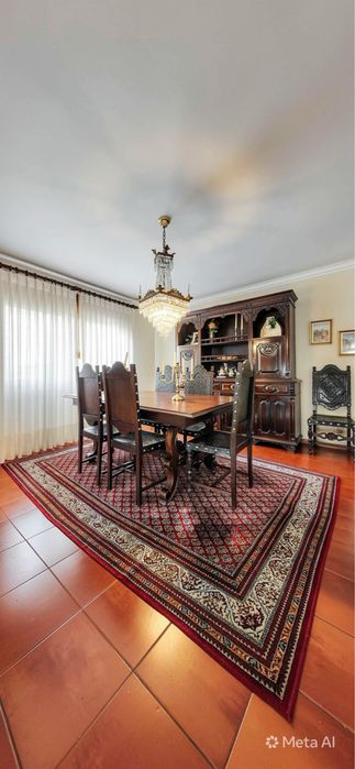 Sala de Jantar Completa – Madeira Maciça – 6 Cadeiras + Aparador