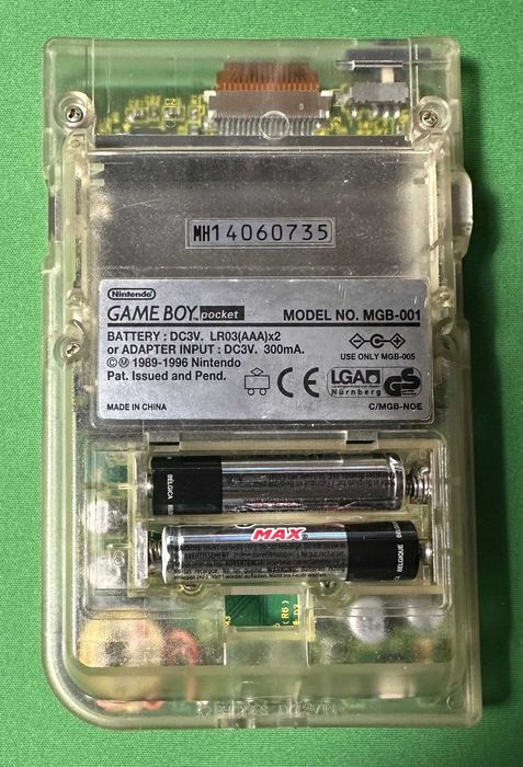 GAME BOY pocket + Super Mario Land 2 - 6 Golden Coins