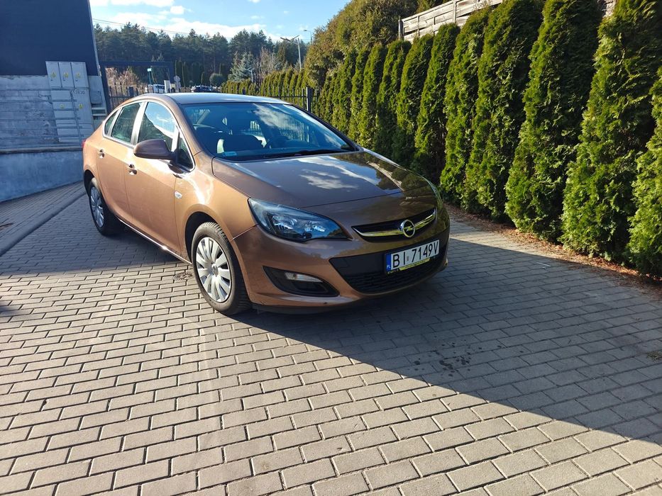 Opel Astra Astra J Sedan 2016 Benzyna1.6 127 tyś km I Właściciel Pełne ASO