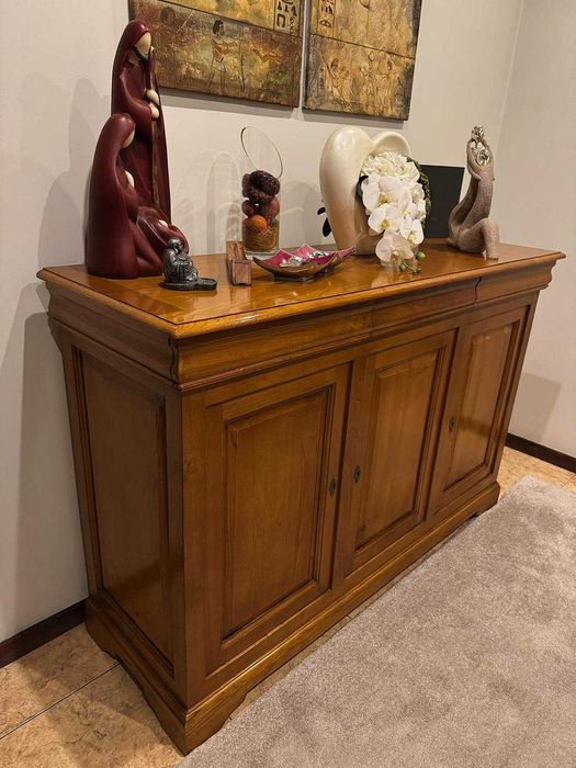 Aparador em madeira maciça