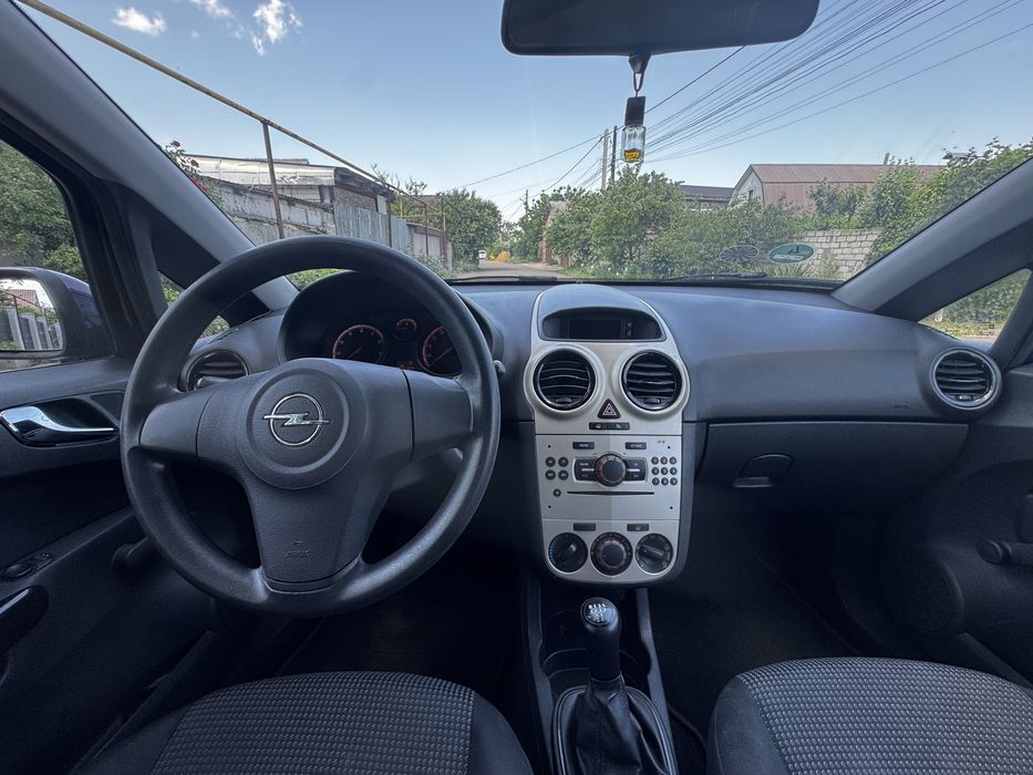 Продам Opel Corsa 2009 год 1л Бензин Механика-5ст