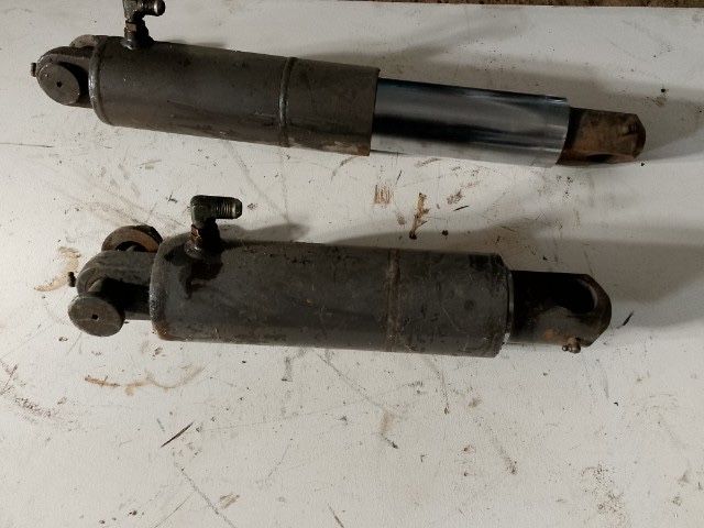 Siłownik podnośnika mf 8140