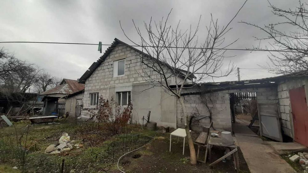 Будинок з  ділянкою  для  бізнесу біля озера та бору продаж