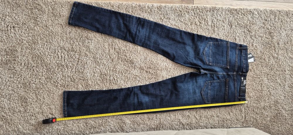 Spodnie jeans Bench 30