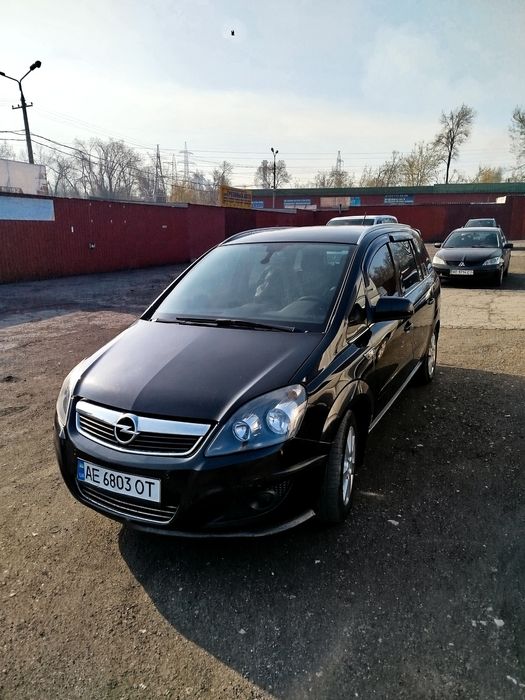 Опель Зафира Б 2011года