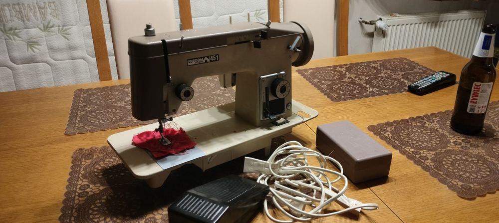 Maszyna do szycia Łucznik Predom 451