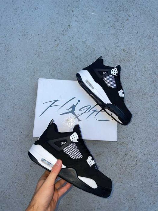 Jordan 4 Retro White Thunder R.42