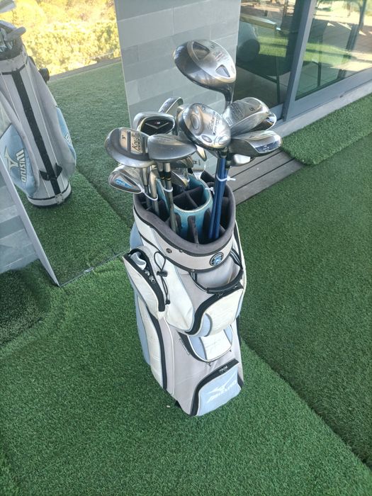 Tacos de golfe em bom estado  + taco apanha bolas e duas malas