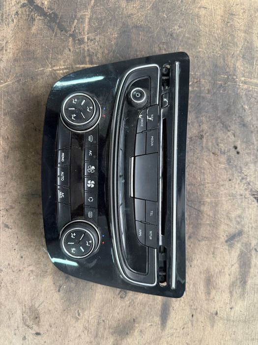 Comandos de AC e Rádio Peugeot 508 – Original Valeo