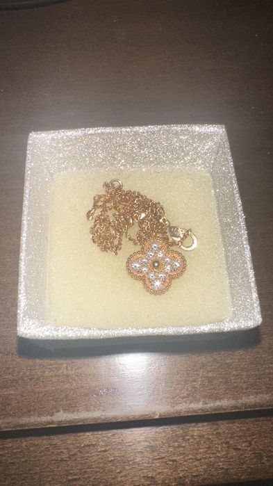 Vendo colar Van & Cleef