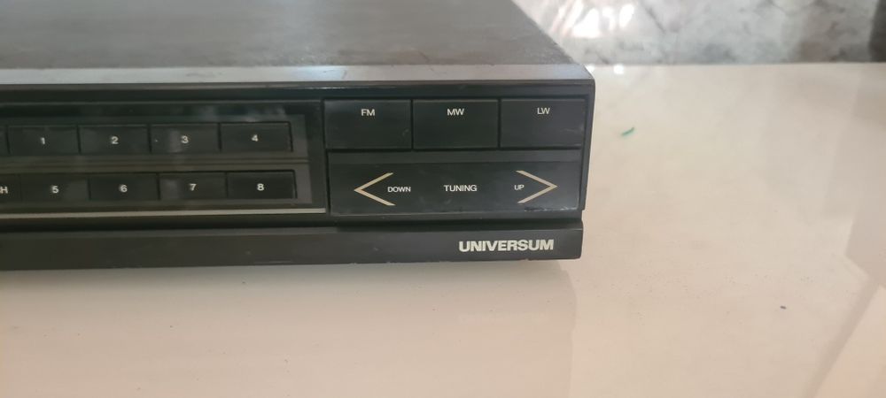 Universum Digital Synthesizer Tuner – klasyczny tuner stereo