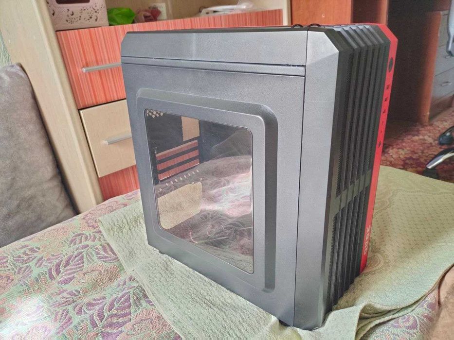 Корпус QUBE компактний