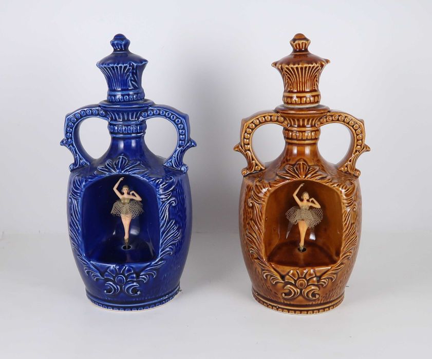 Par de garrafas musicais com bailarina