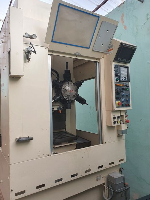 Обробний центр, Вертикальний свердлильно-фрезерний верстат з ЧПК