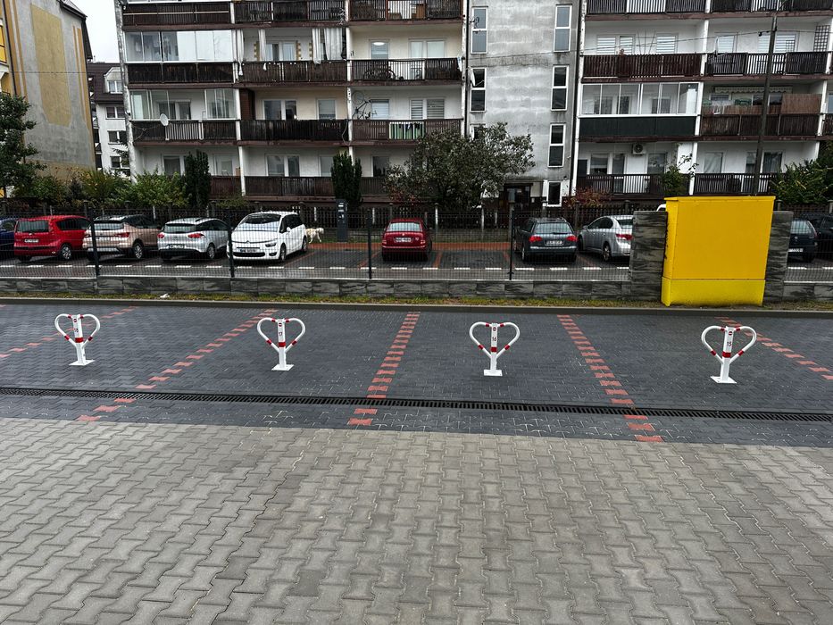 Miejsce postojowe zewnetrzne ul. Mila 6 osoedle zamkniete.