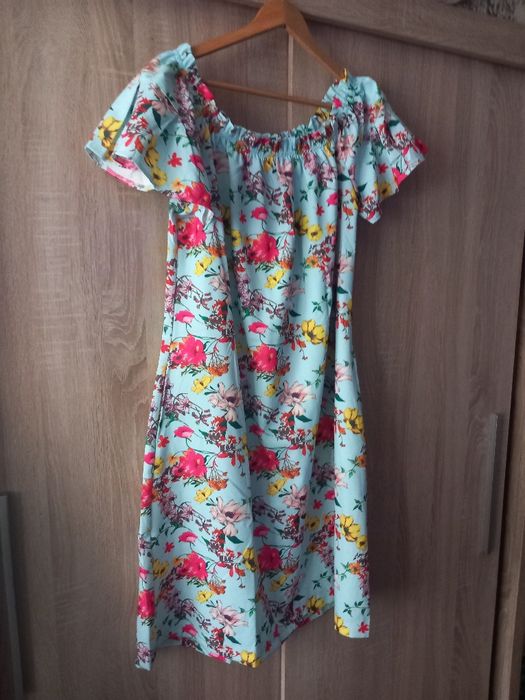 Niebieska sukienka w kwiaty NOWA