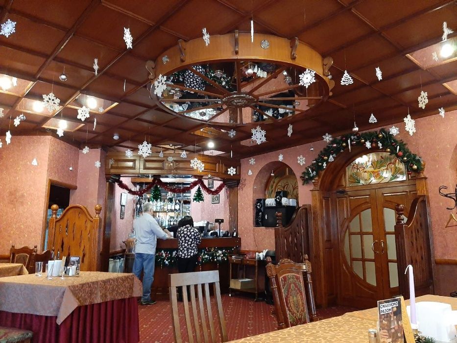 Готельно-ресторанний комплекс, Велика Окружна, фасад