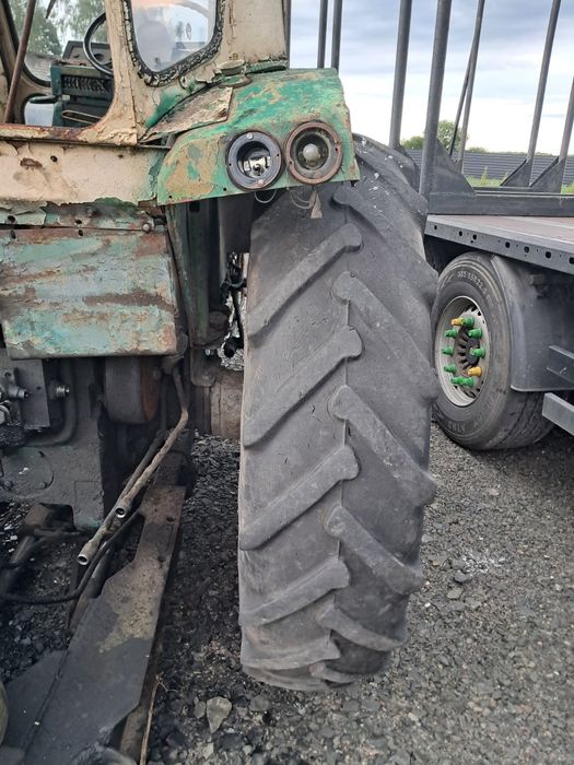 Трактор ЮМЗ 6  на запчастини