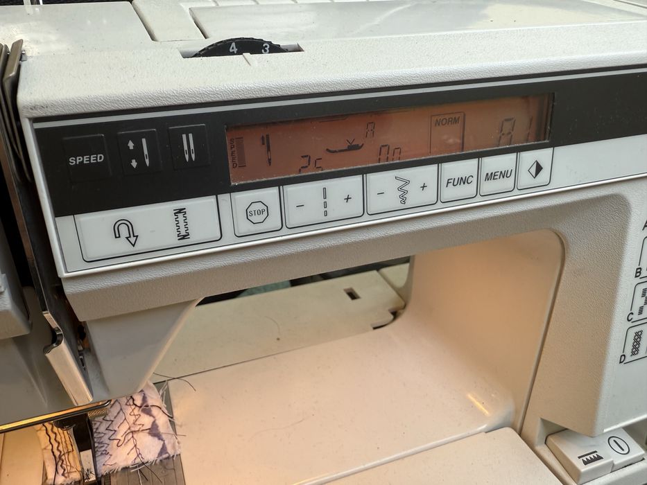 Швейна машина husqvarna viking 1050