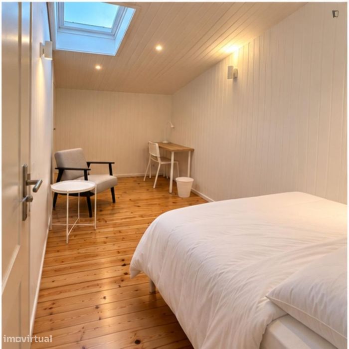 Quarto - localizado em Mafamude Porto