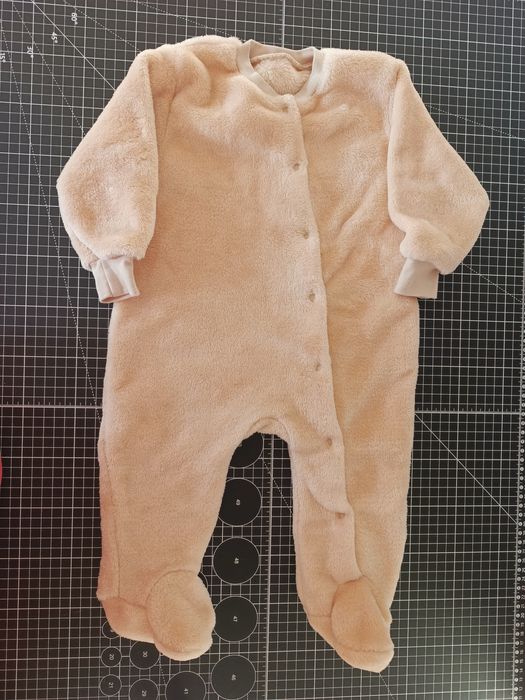 Paka ubrań dla dziewczynki r. 68 + zabawki