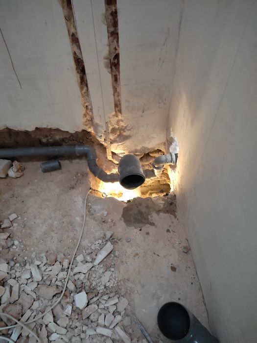 Виконую..Ремонтні роботи