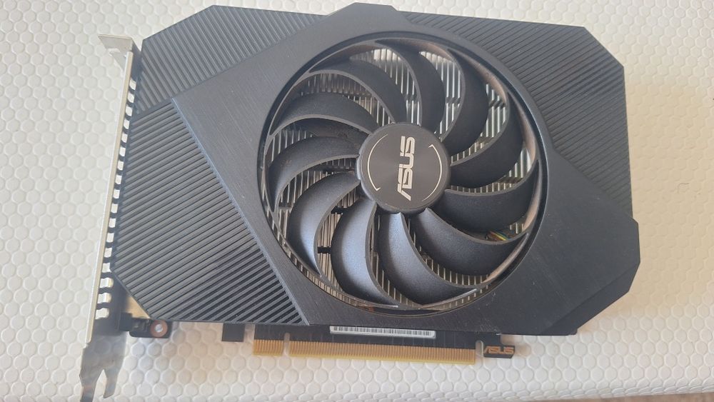 Placa gráfica ASUS GTX 1650