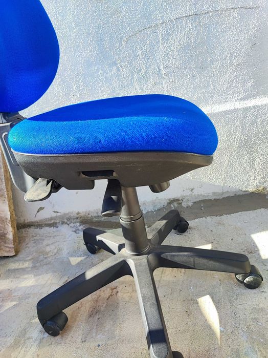 Cadeira de Escritório Ergonómica Azul – Ajustável