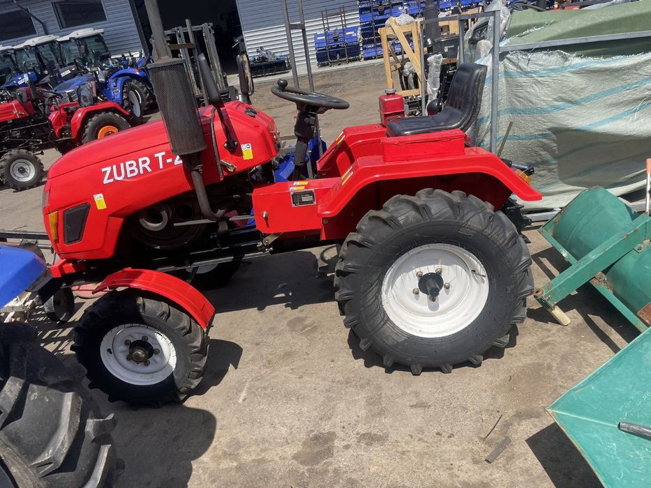 Продам трактор терміново.